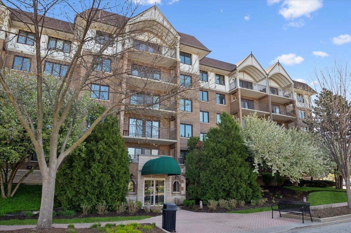 15 S Pine St. #604A, Mount Prospect, IL 60056