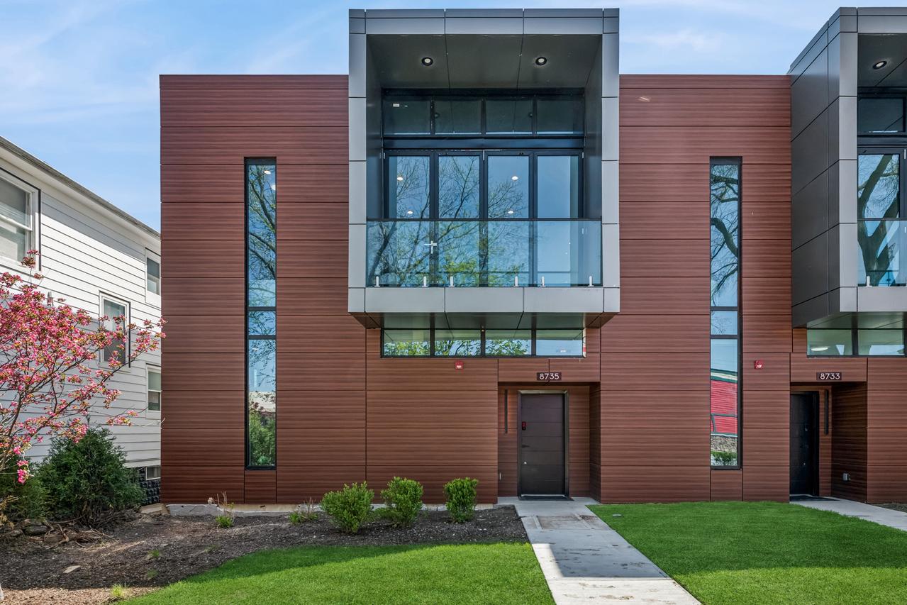 8735 Narragansett Ave., Morton Grove, IL 60053