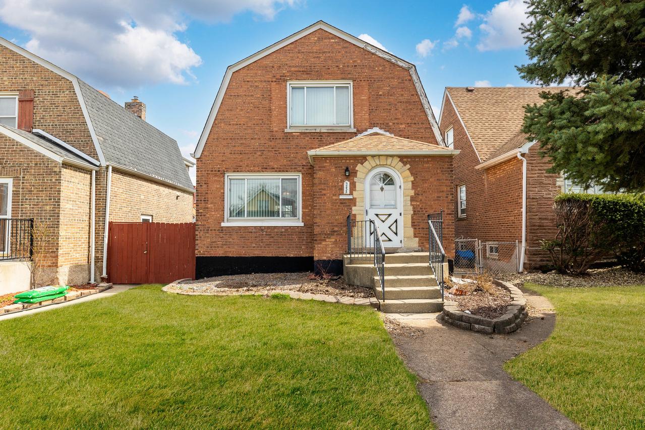 5255 S Menard Ave., Chicago, IL 60638