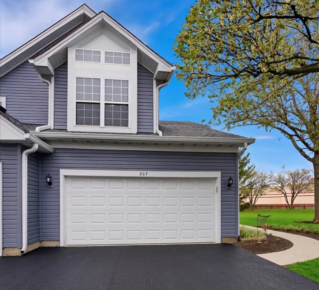 207 Canterbury Ct., Oswego, IL 60543