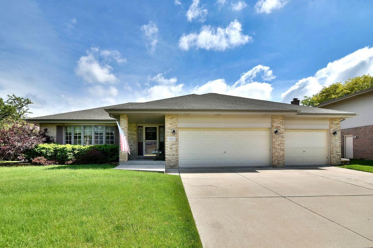 1263 Harleyford Rd., Woodridge, IL 60517