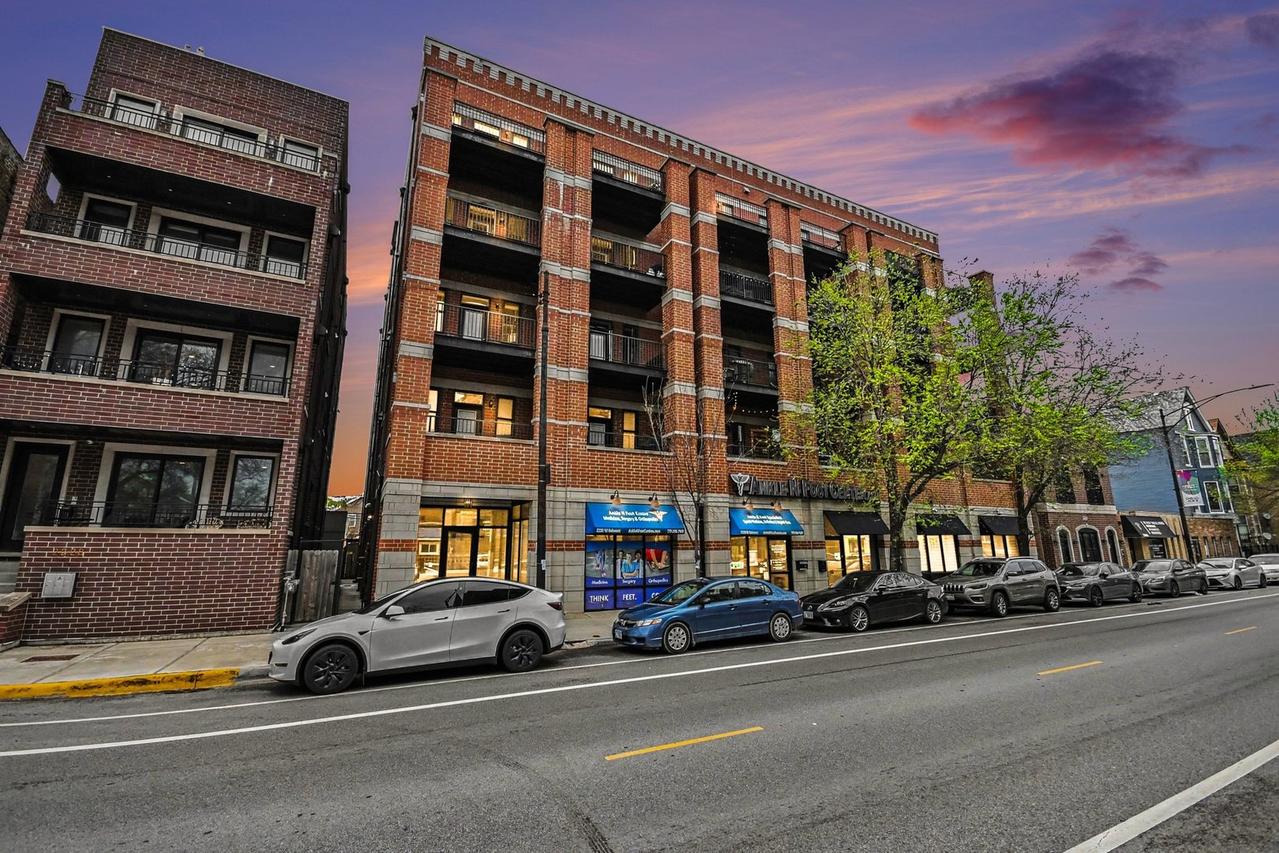 2222 W Belmont Ave. #202, Chicago, IL 60618