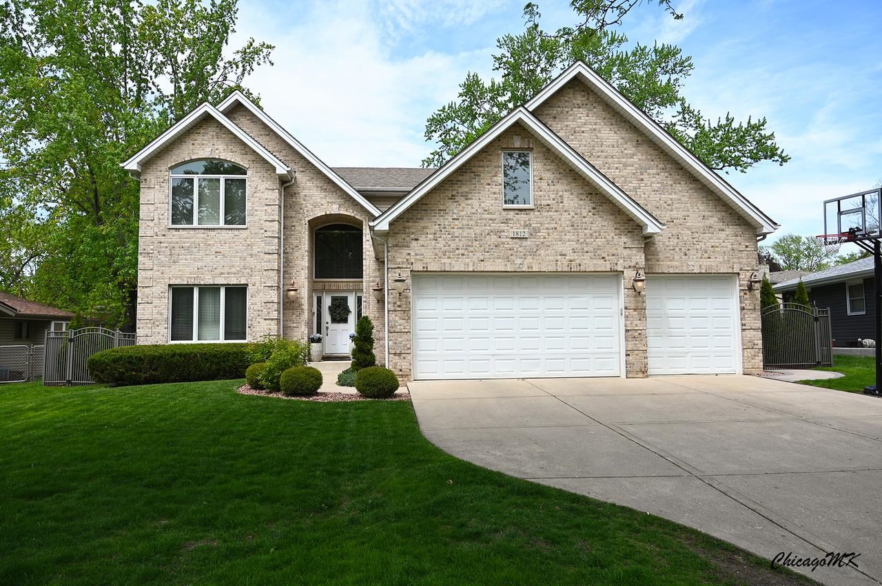 1812 Warwick Ln., Schaumburg, IL 60193