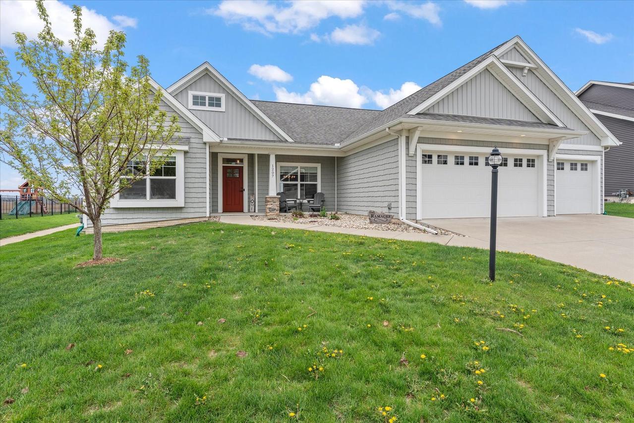 1207 Morningside Ln., Mahomet, IL 61853