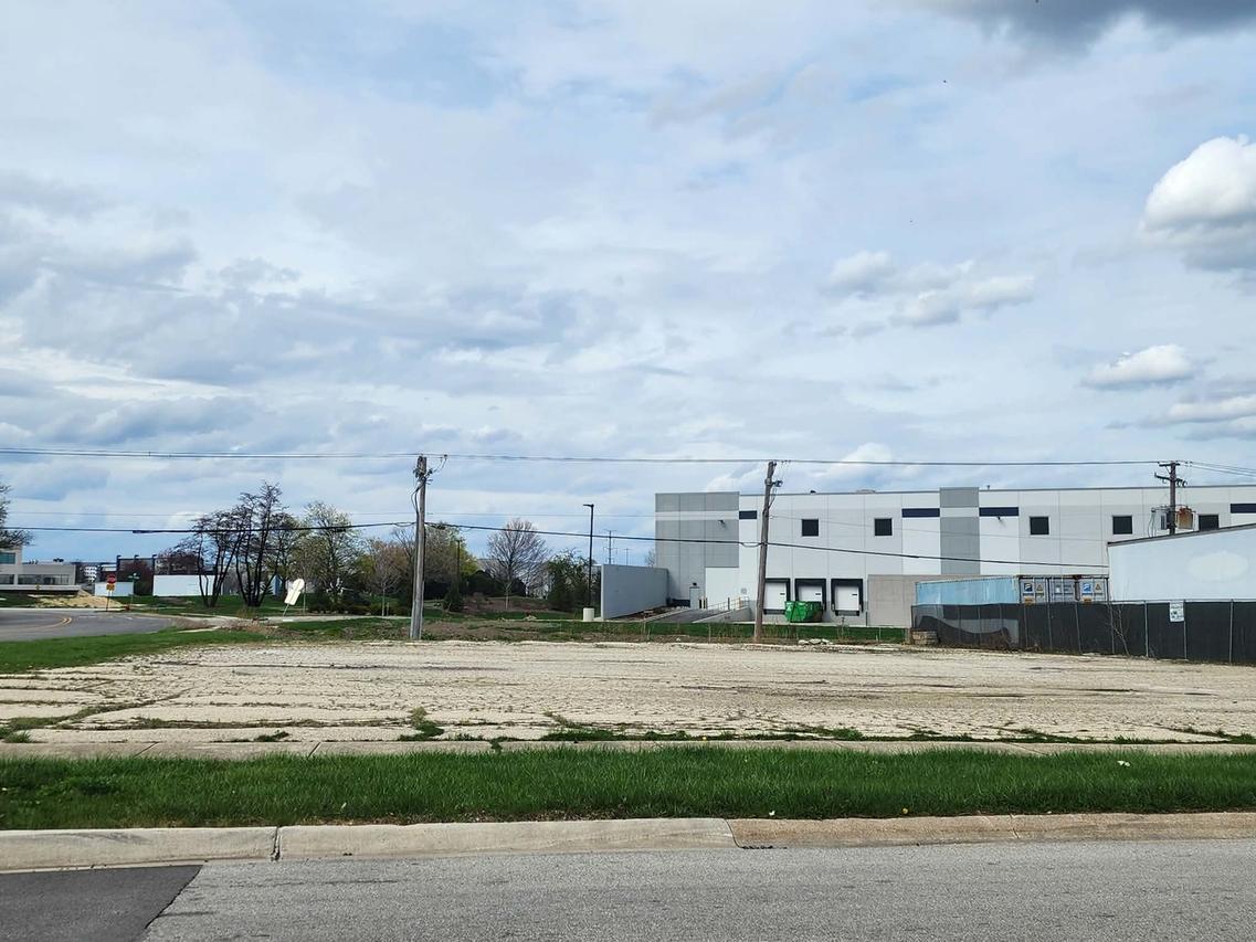 401 King St., Elk Grove Village, IL 60007