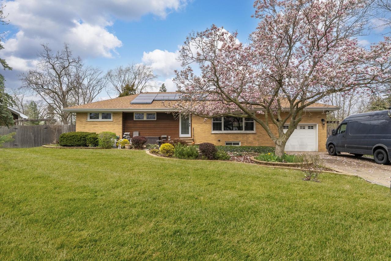 16W604 Crest Ave., Bensenville, IL 60106