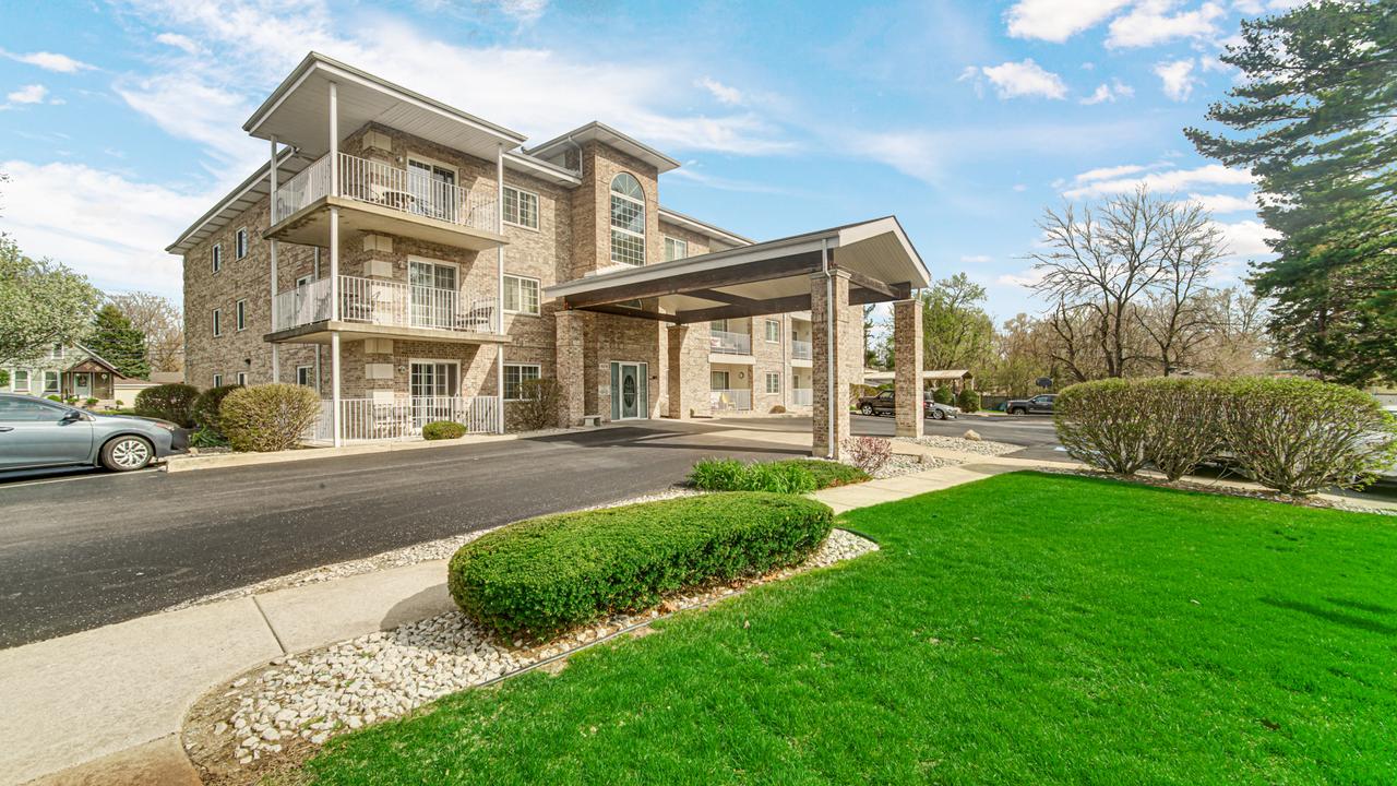 18216 Lange St. #2E, Lansing, IL 60438