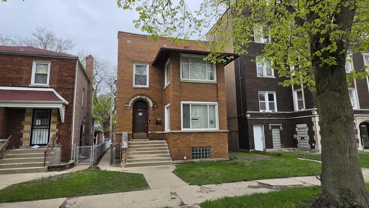 8215 S Eberhart Ave., Chicago, IL 60619