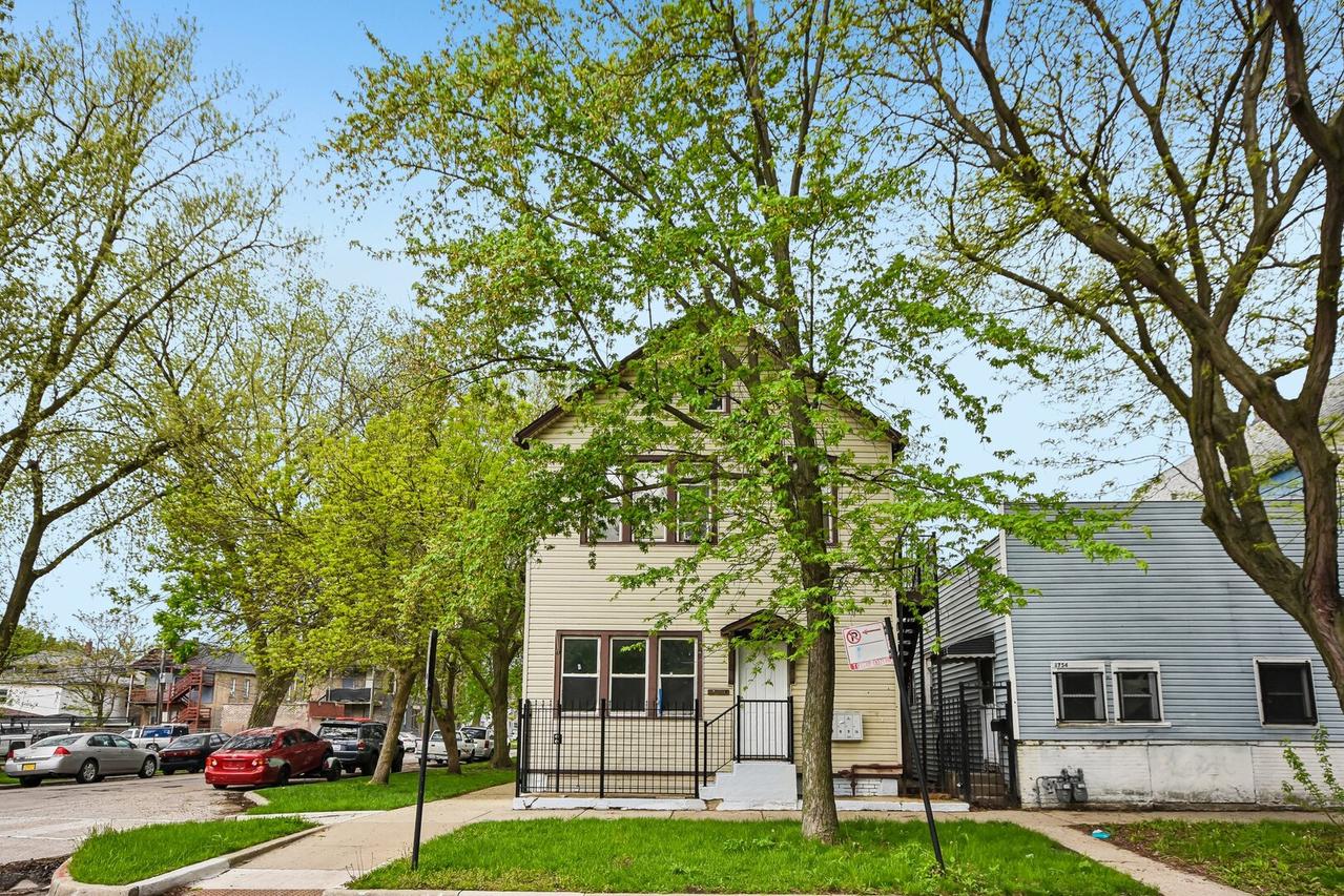 8756 S Exchange Ave., Chicago, IL 60617