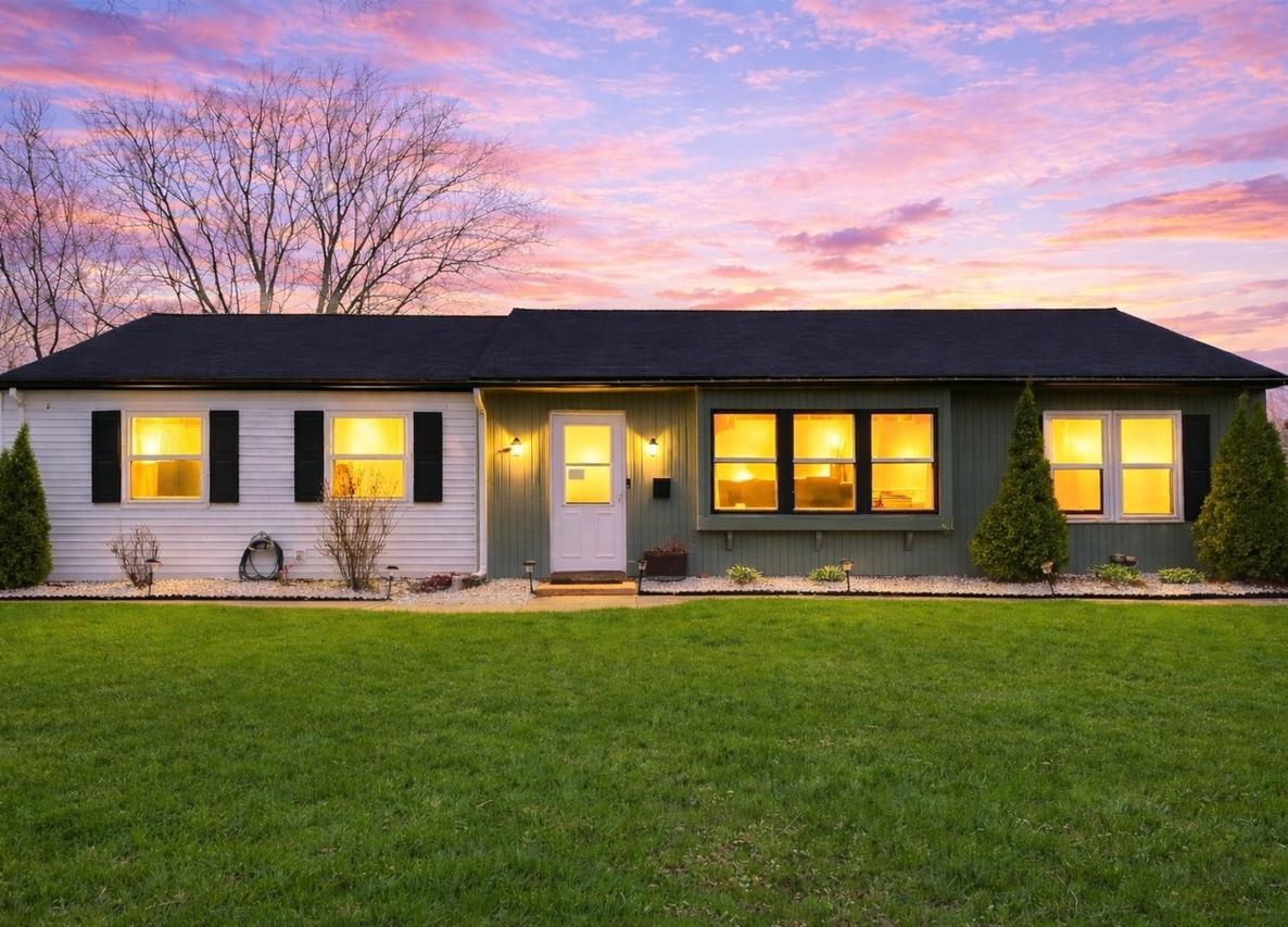 1320 Elm Dr., Schaumburg, IL 60194