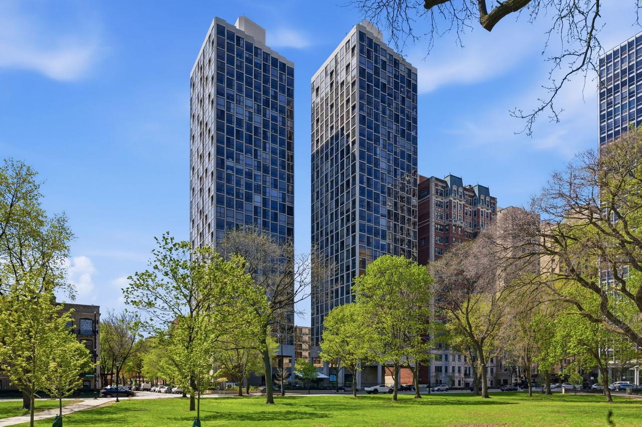 345 W Fullerton Ave. #2406, Chicago, IL 60614