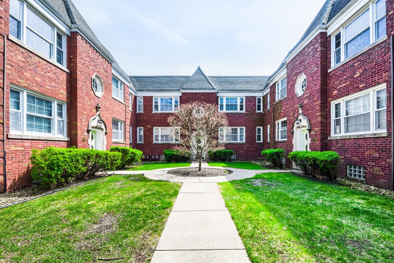 10647 S Artesian Ave. #2W, Chicago, IL 60655