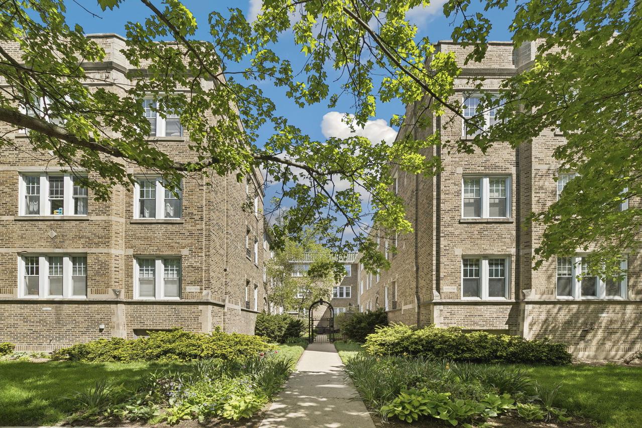 723 Reba Pl. #2N, Evanston, IL 60202