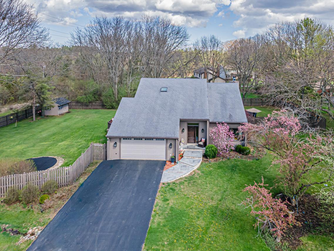 30949 N Leesley Ct., Libertyville, IL 60048