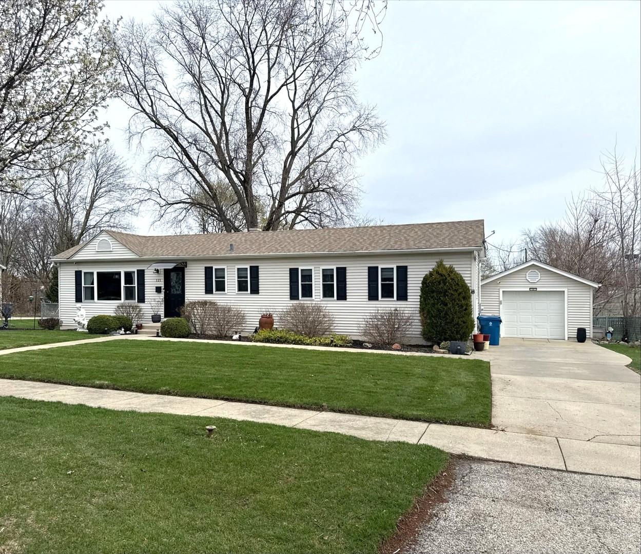 121 N Marion Ave., Bartlett, IL 60103