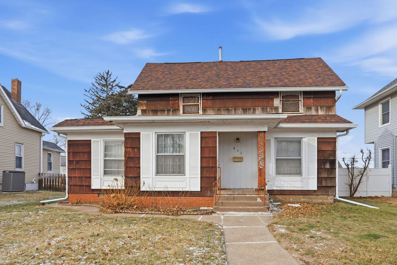 411 39th St., Moline, IL 51265