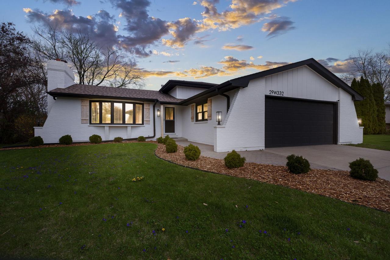 29W332 Mark Dr., Naperville, IL 60564