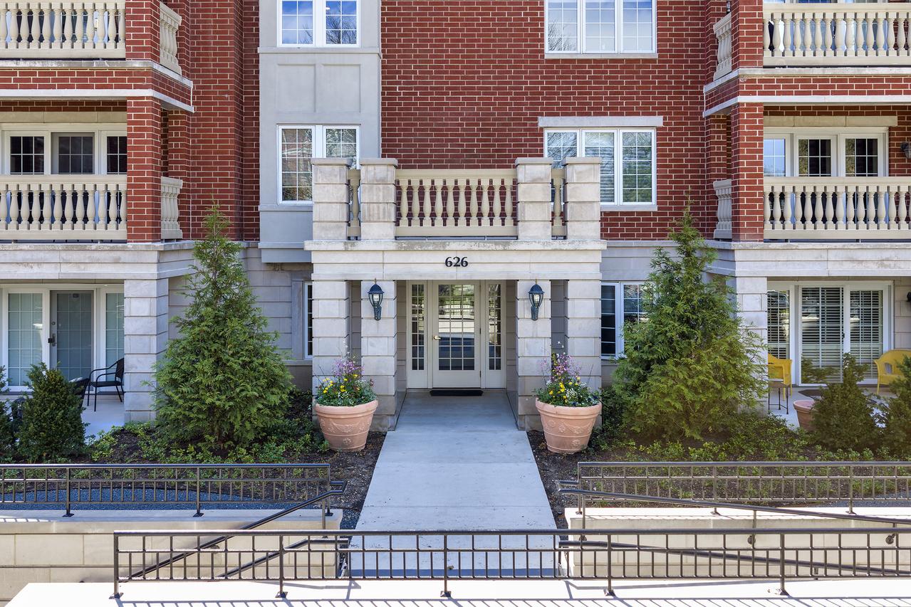 626 Homewood Ave. #405, Highland Park, IL 60035