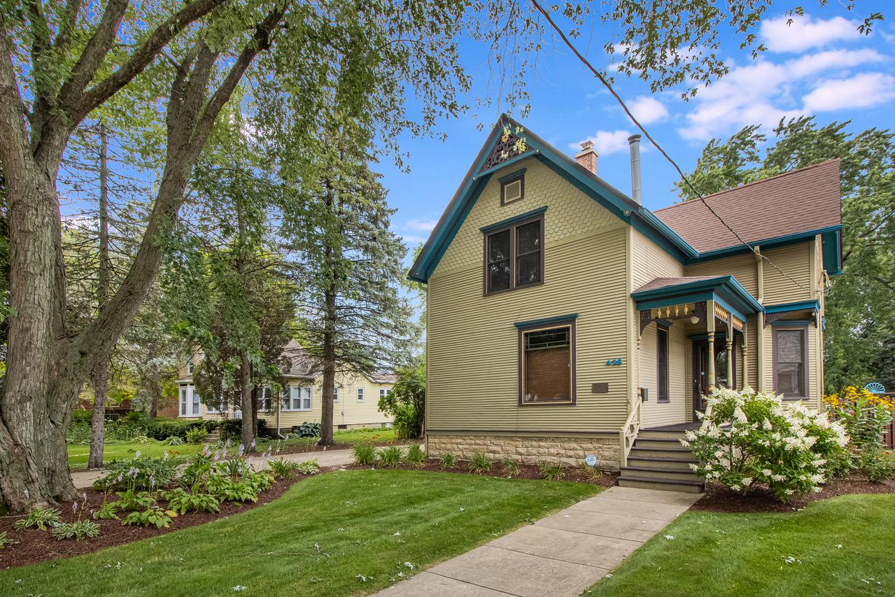 425 W Washington St., West Chicago, IL 60185