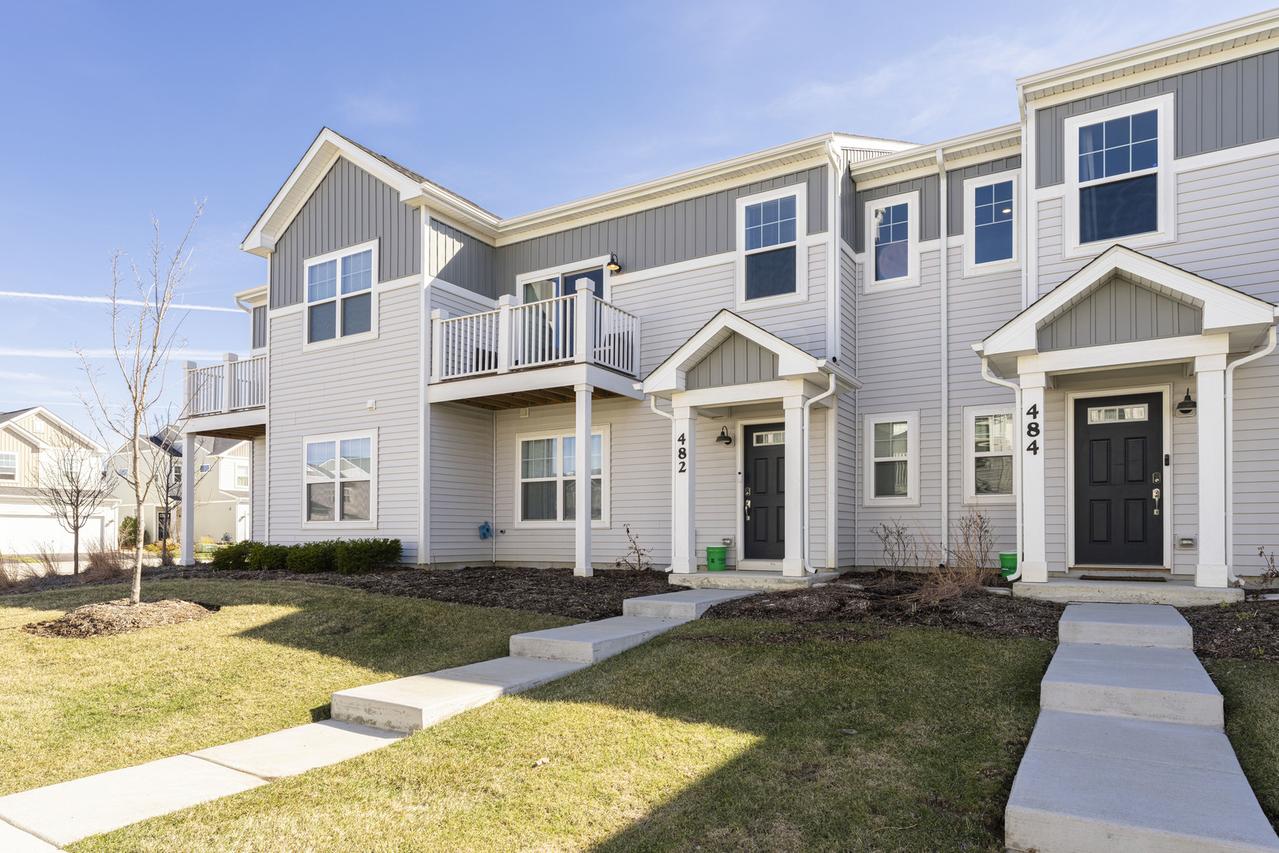 482 Comstock Rd Rd., South Elgin, IL 60177