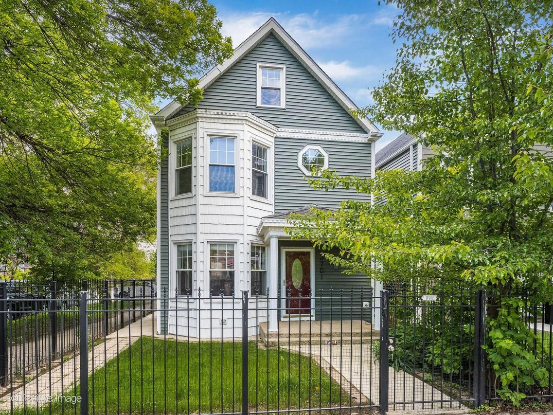 3701 W Palmer St., Chicago, IL 60647