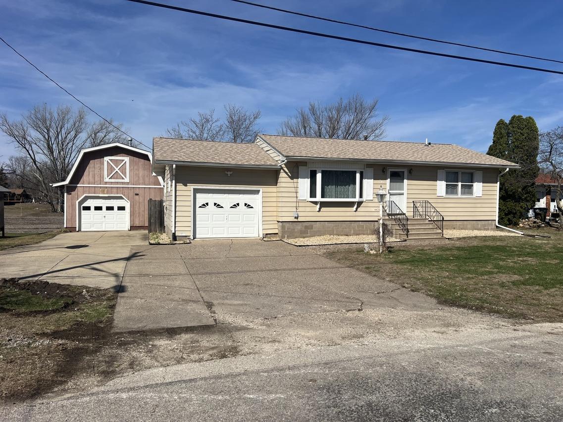 505 N Maple St., Cleveland, IL 61241