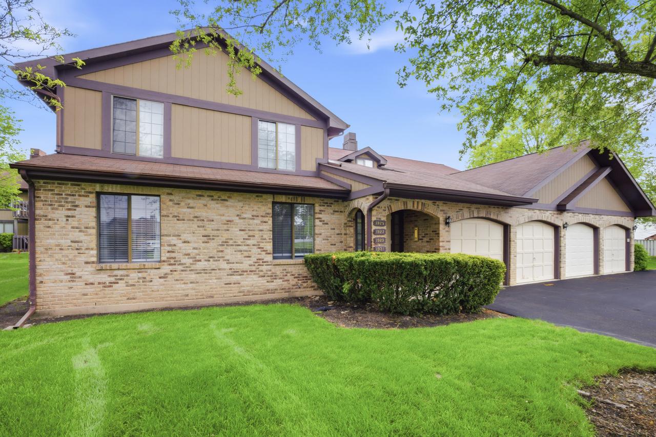 1925 Golf View Dr. #1A, Bartlett, IL 60103