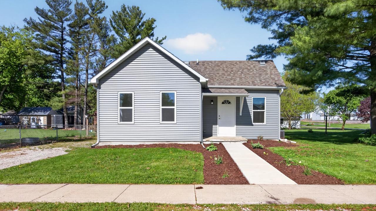 104 S Oak St., Arrowsmith, IL 61722
