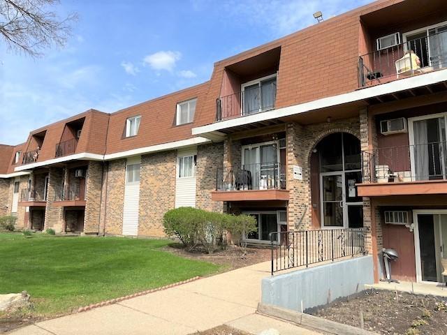 580 Mesa Dr. #201, Hoffman Estates, IL 60169