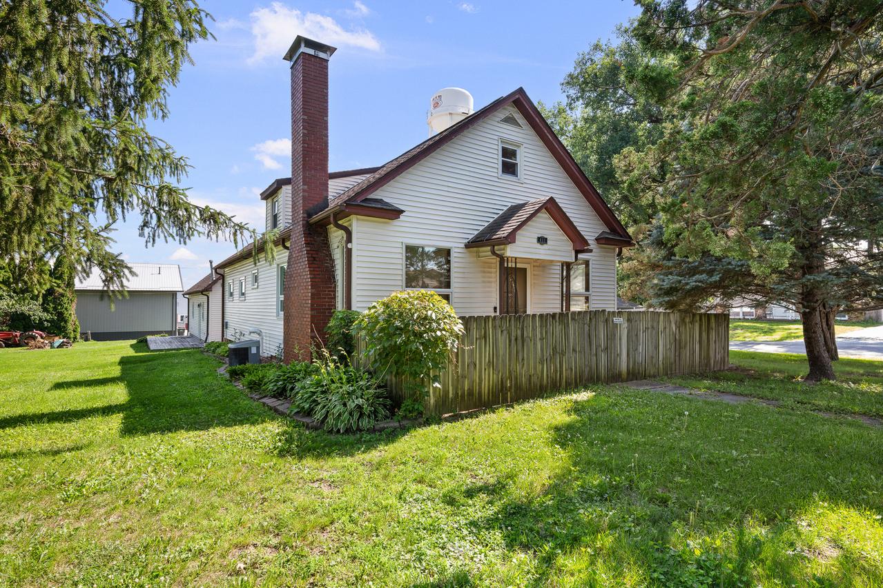 411 3rd St., Matherville, IL 61263