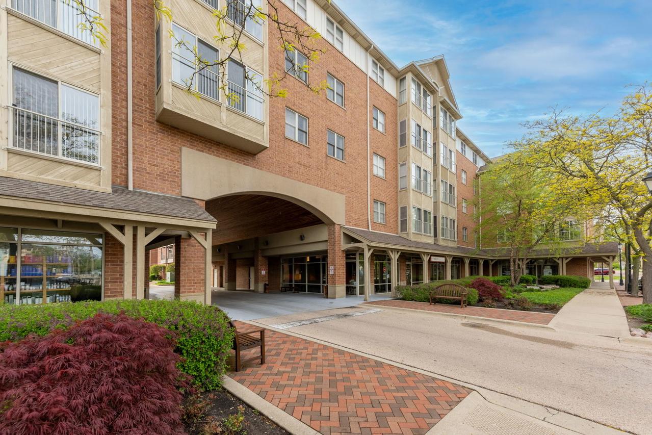 100 N Bokelman St. #330, Roselle, IL 60172