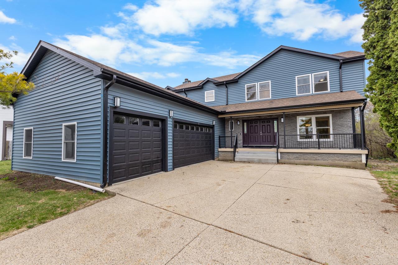 330 Oak Hill Ct., Antioch, IL 60002