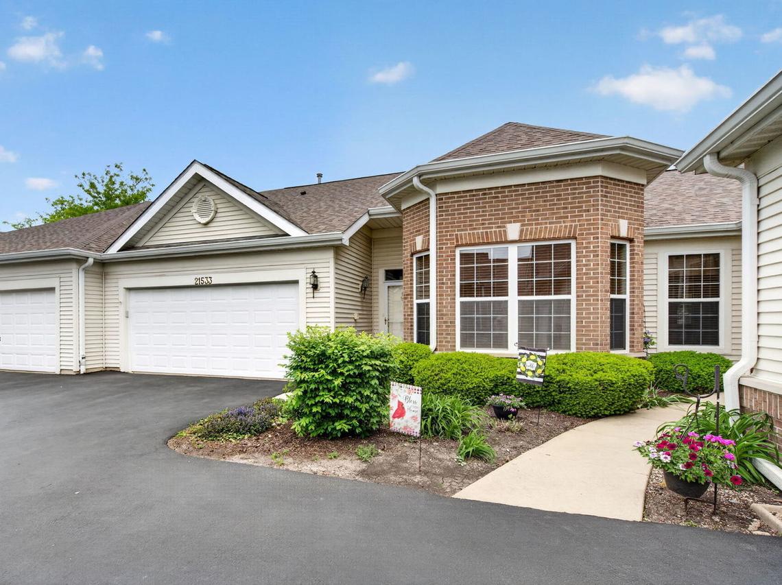 21533 Papoose Lake Ct., Crest Hill, IL 60403
