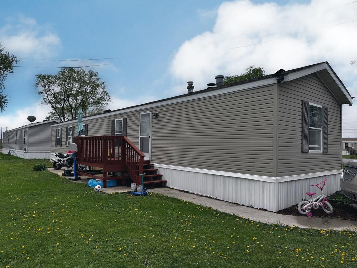 57 Redwood Manor Dr., Pontiac, IL 61764