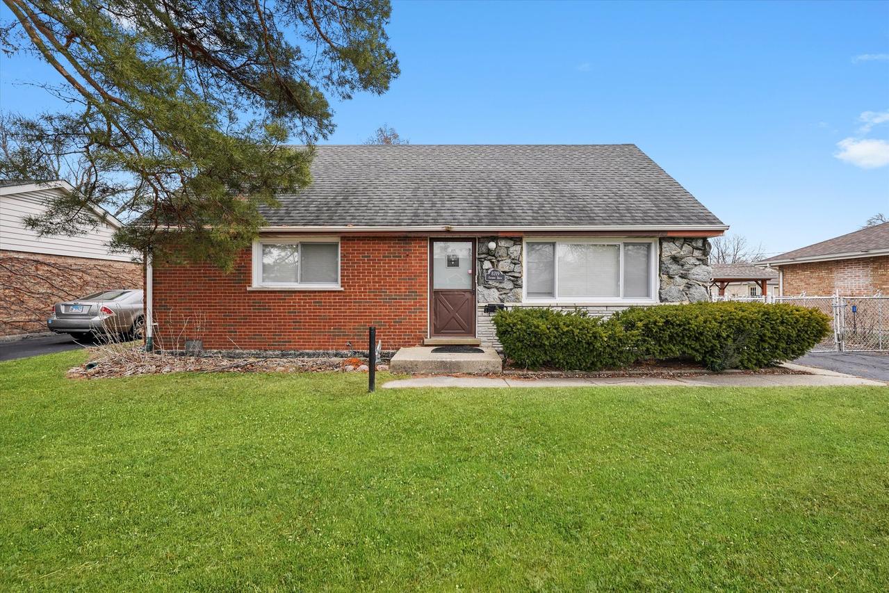 8719 Olympic Dr., Bridgeview, IL 60455
