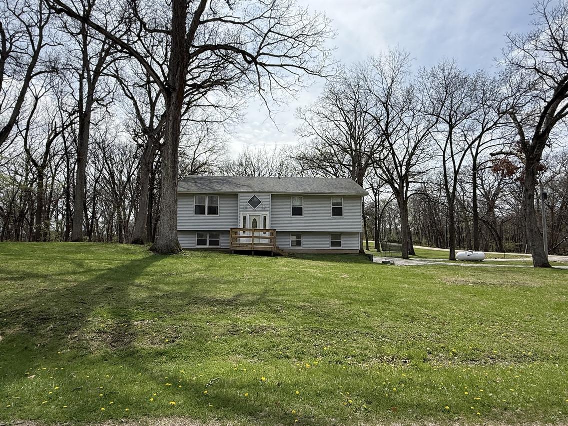 2 Acapulco Dr., Putnam, IL 61560
