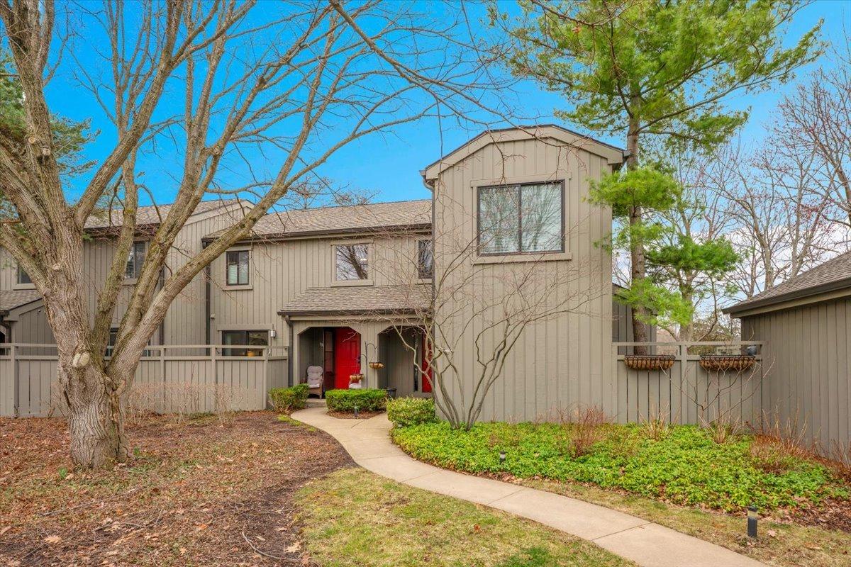 196 Shoreline Rd., Lake Barrington, IL 60010