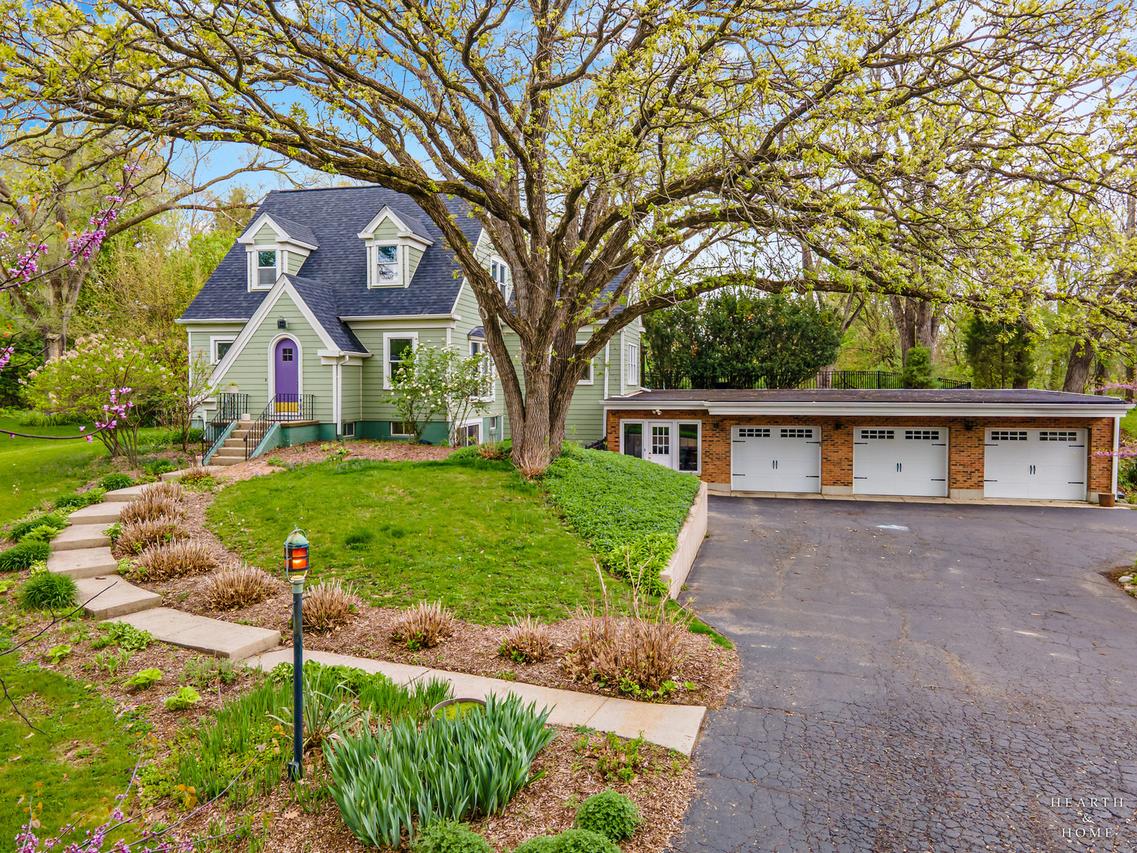 6710 Hillside Rd., Crystal Lake, IL 60012