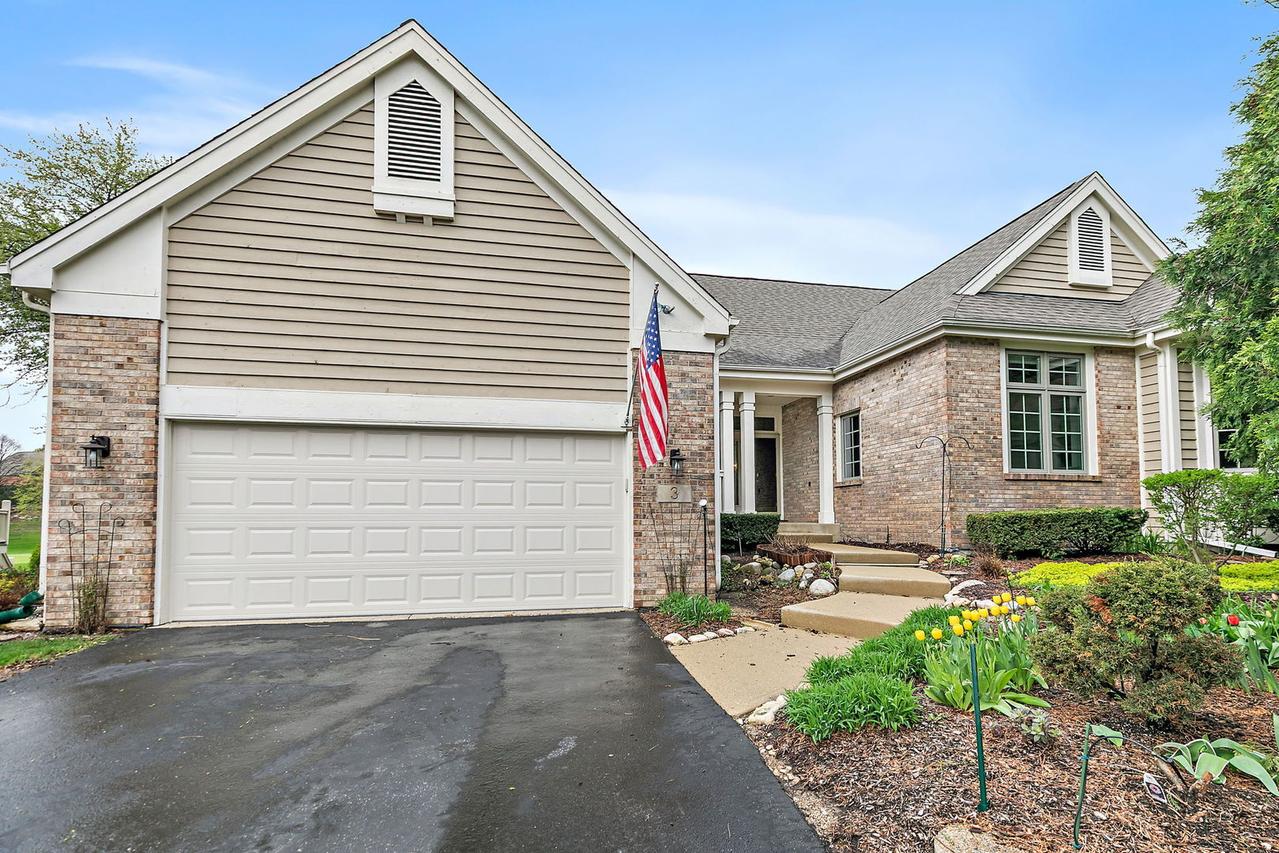 3 Sunvalley Ct., Lake In The Hills, IL 60156