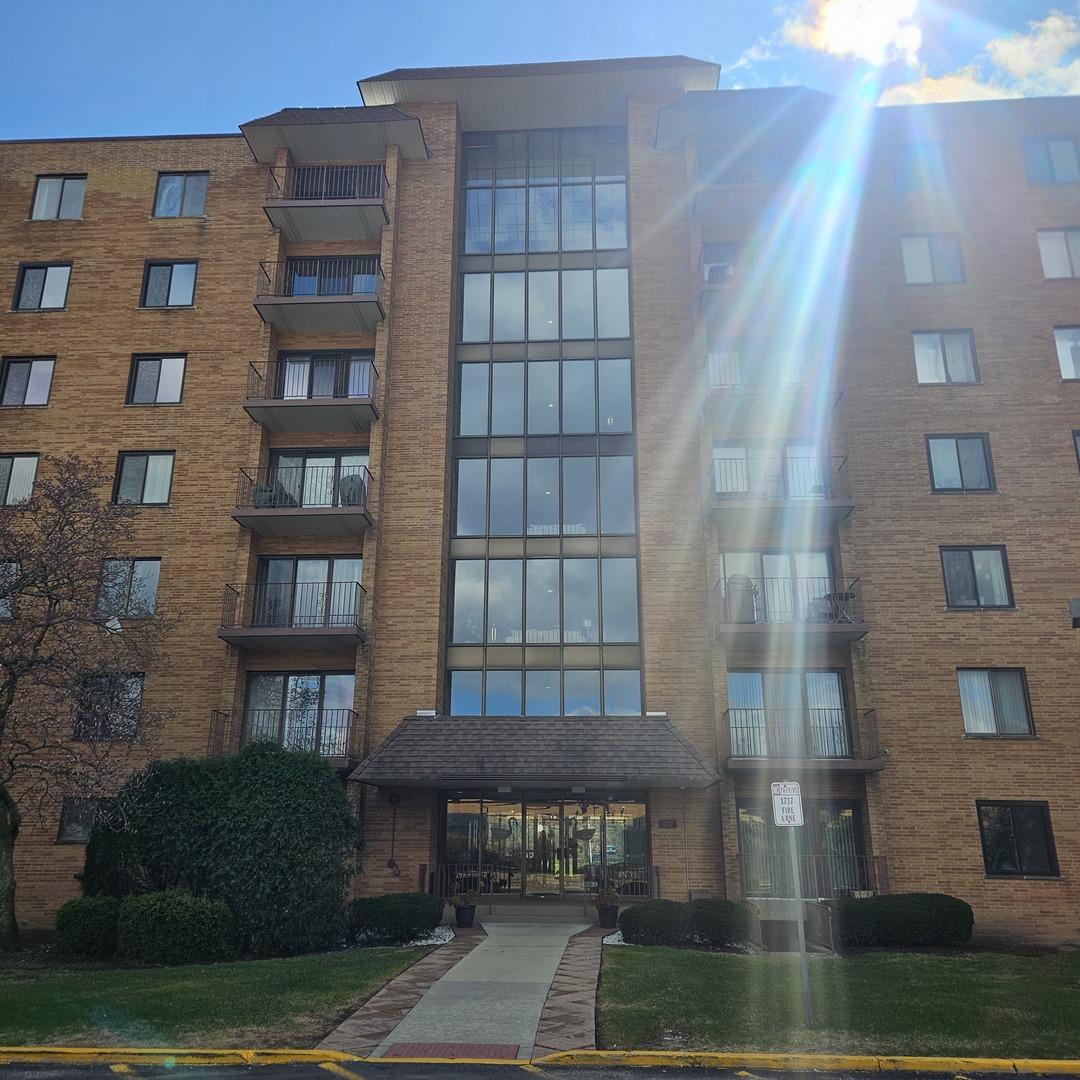 1717 W Crystal Ln. #310, Mount Prospect, IL 60056