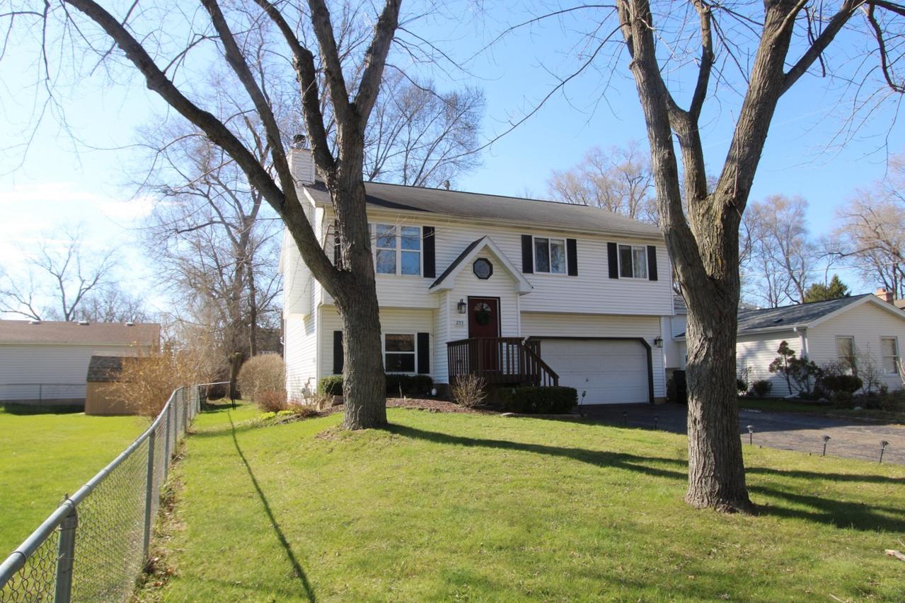 233 S Shore Dr., Island Lake, IL 60042