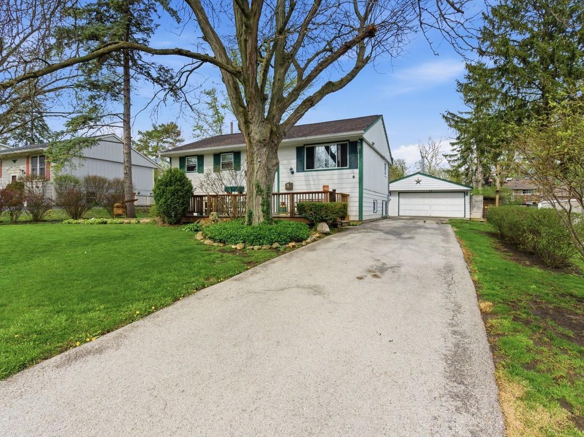 7663 Walnut Ave., Woodridge, IL 60517