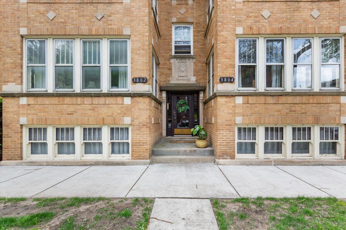 3802 N Hamilton Ave. #2S, Chicago, IL 60618