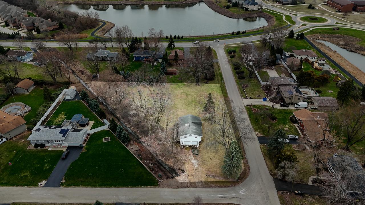 10135 Sunridge Dr., Naperville, IL 60564