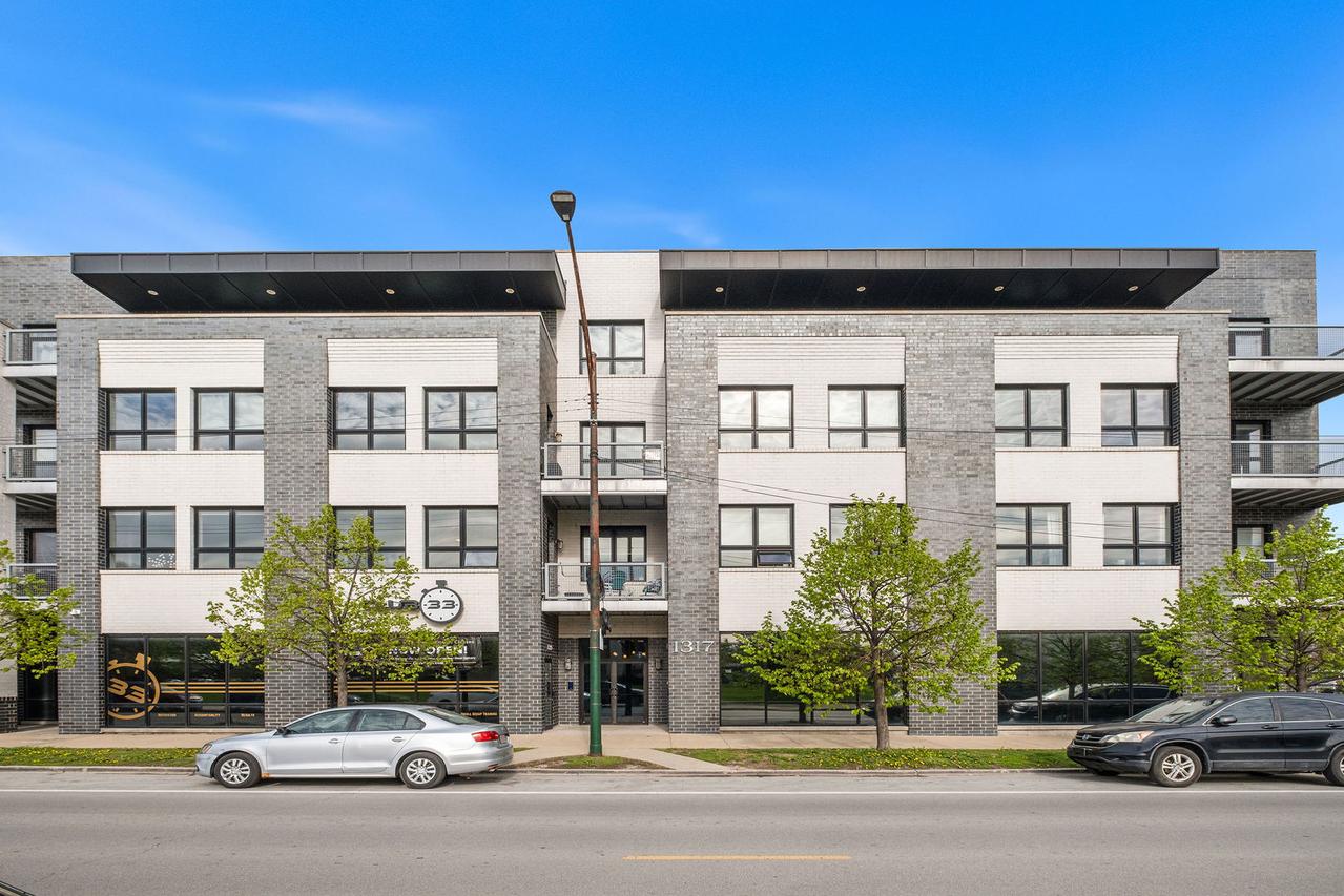 1317 N Larrabee St. #402, Chicago, IL 60610