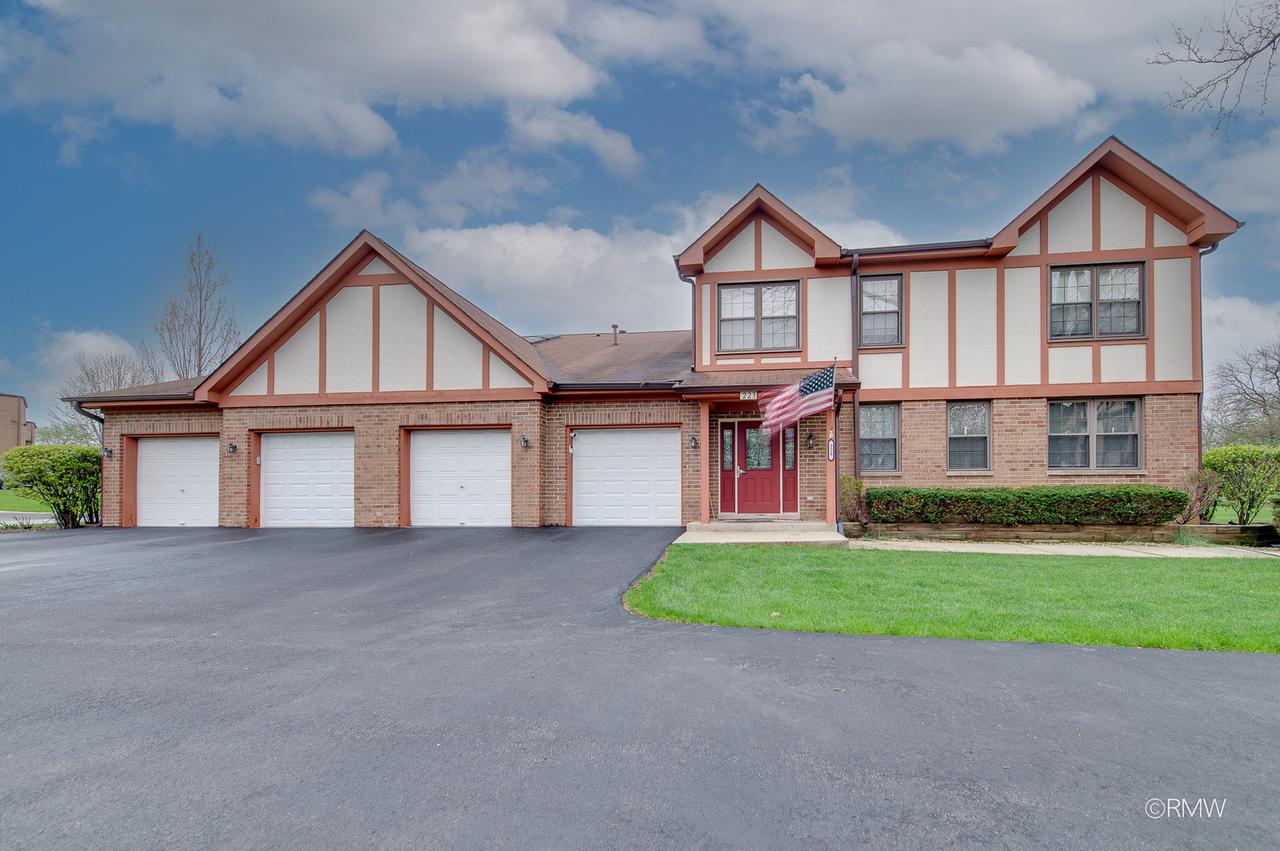 223 Glen Ridge Ln. #1B, Bloomingdale, IL 60108