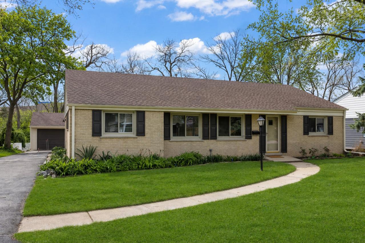 5818 Ridgewood Dr., Western Springs, IL 60558