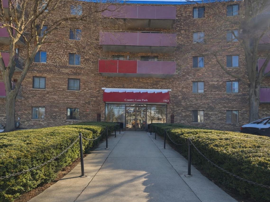 1463 Mercury Dr. #115, Schaumburg, IL 60193