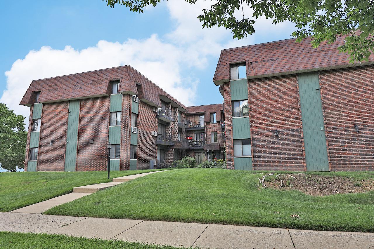 4946 Douglas Rd. #202, Downers Grove, IL 60515