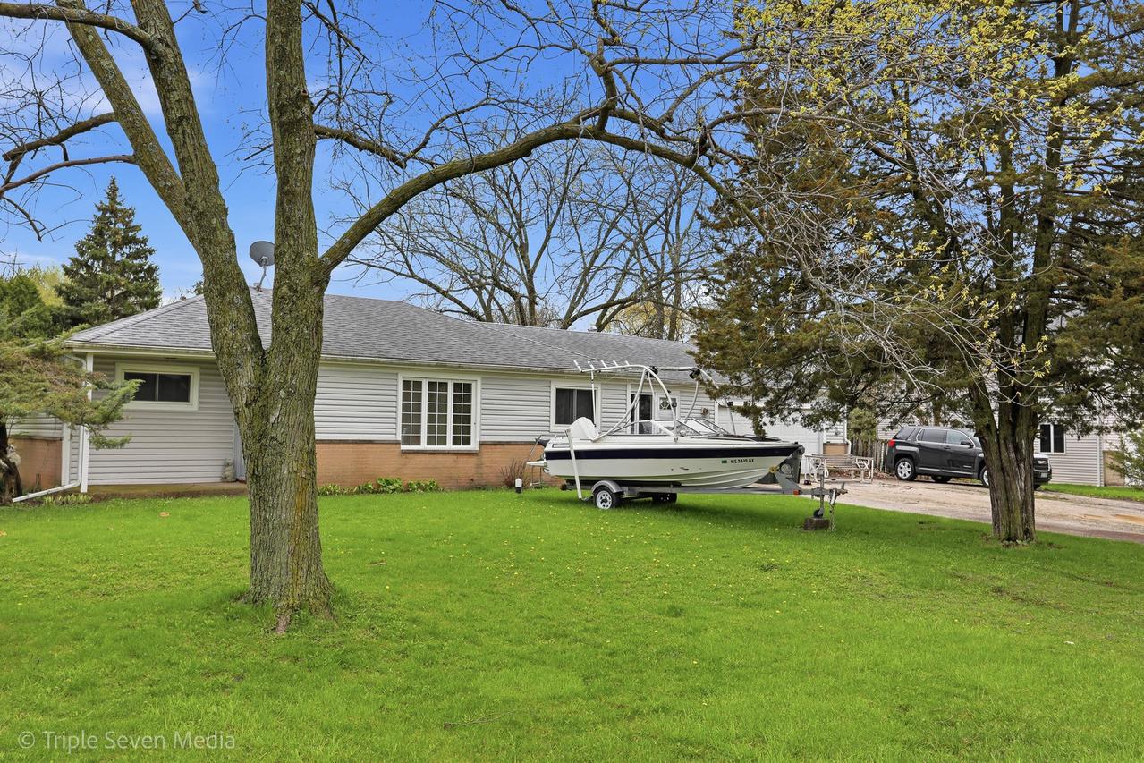 1000 N Bluebonnet Ln., Hoffman Estates, IL 60169